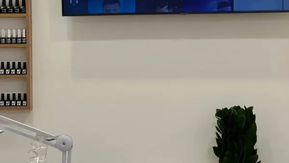 Маникюрный стол студии Ла Контур