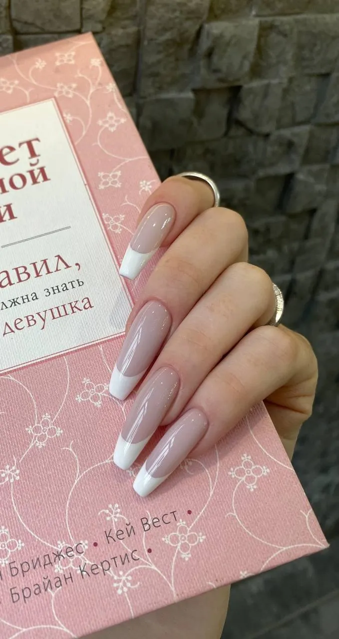 Французский маникюр — работа мастера Ла Контур